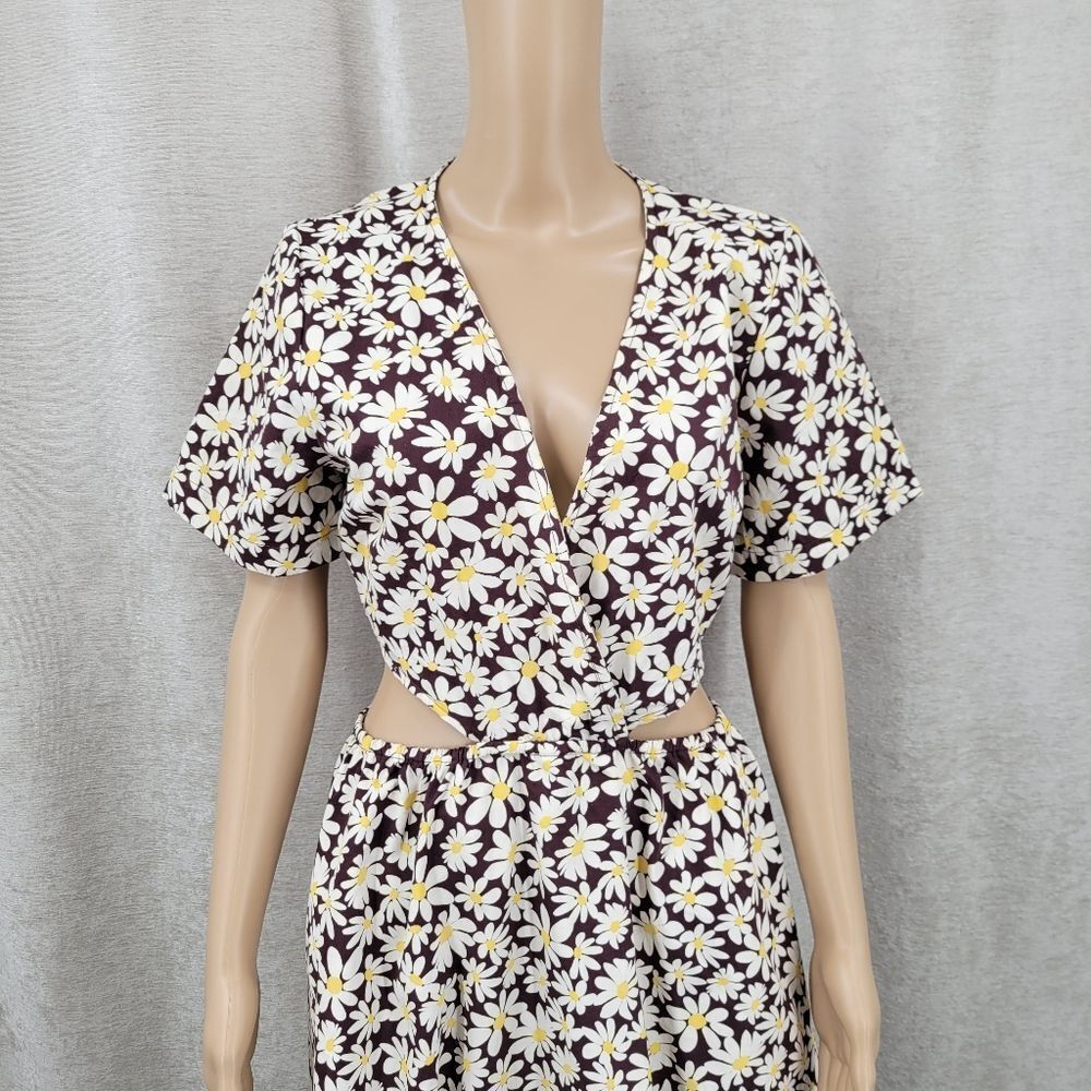 Indulge Cotton Daisy Print Mini Dress in Brown and White Cut Out Sides and Back - Picture 5 of 11